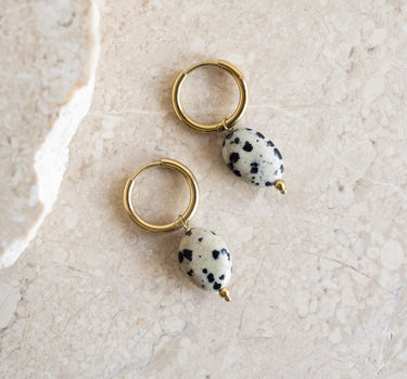 TILTIL Single Hoop Goldplated Beige Stone Dalmatian Jasper