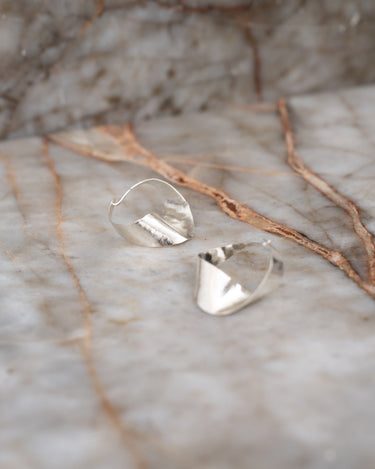 Earrings Flat Wave Silver - Things I Like Things I Love