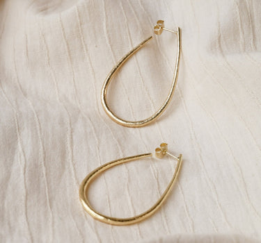 Hoop Dropshaped Lilly Gold - Things I Like Things I Love