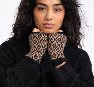 Knitted Fingerless Gloves Print Black Beige - Things I Like Things I Love