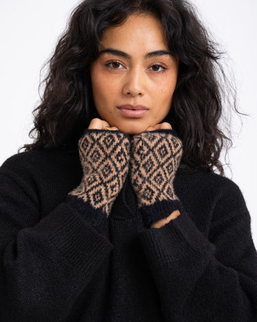 Knitted Fingerless Gloves Print Black Beige - Things I Like Things I Love