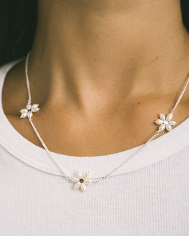 Necklace Tiny Daisy Silver - Things I Like Things I Love