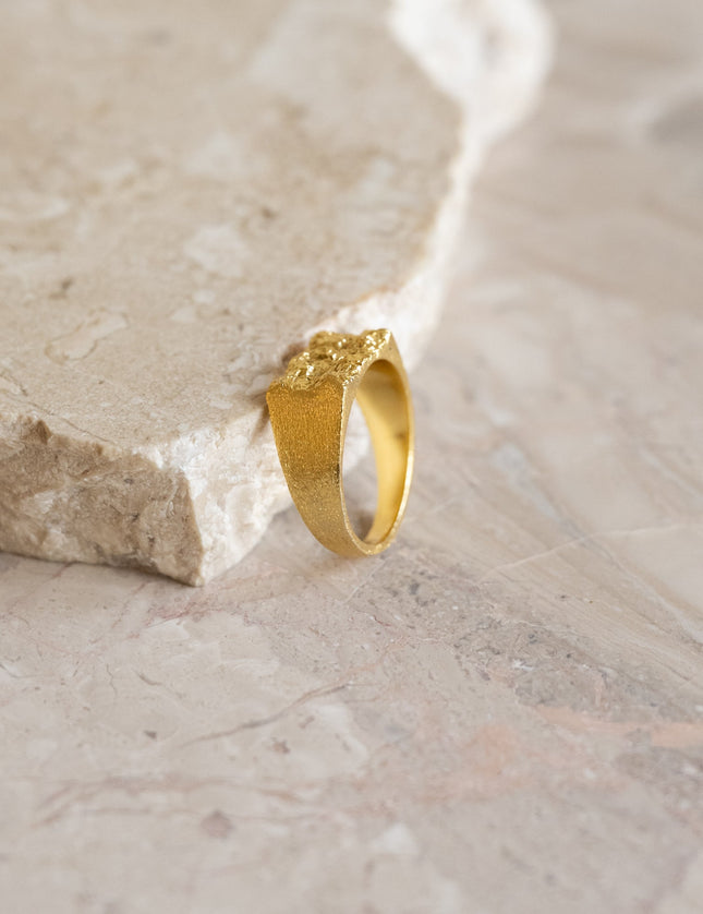 Ring Oblet Signet Gold - Things I Like Things I Love