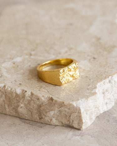 Ring Oblet Signet Gold - Things I Like Things I Love