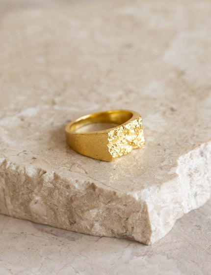 Ring Oblet Signet Gold - Things I Like Things I Love