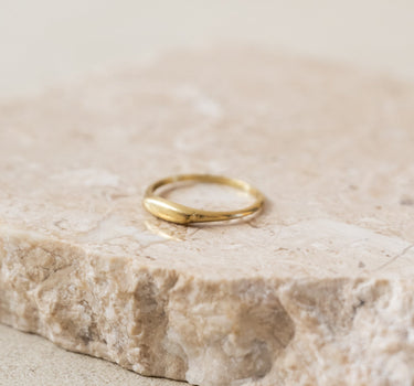 Ring Tiny Signet Gold - Things I Like Things I Love