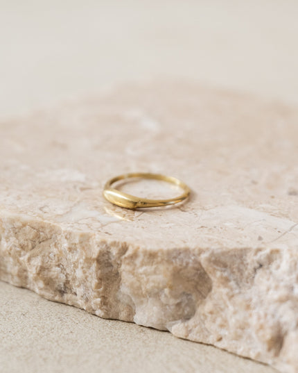 Ring Tiny Signet Gold - Things I Like Things I Love