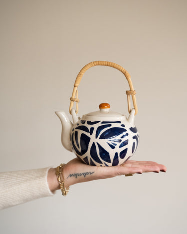 Teapot Abel White/Blue - Things I Like Things I Love