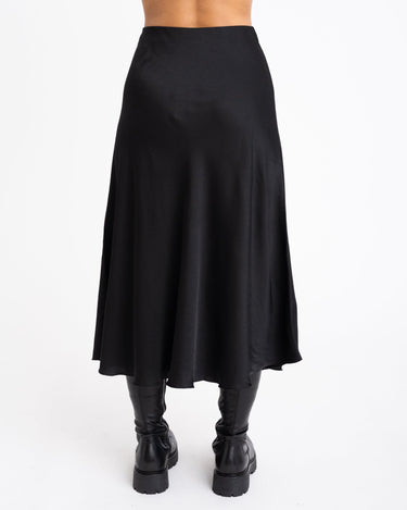 TILTIL Flowy Skirt Satin Black - Things I Like Things I Love