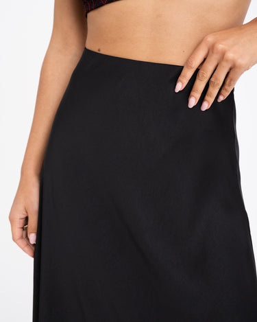 TILTIL Flowy Skirt Satin Black - Things I Like Things I Love