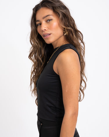 TILTIL Lexy Crop Top Detail Black - Things I Like Things I Love