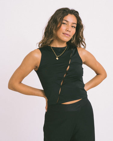 TILTIL Lexy Crop Top Detail Black - Things I Like Things I Love