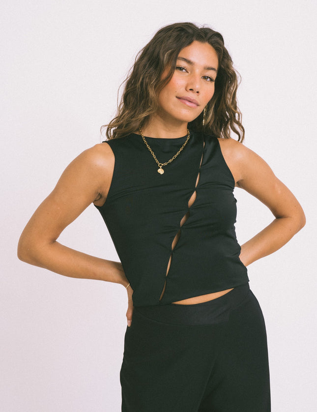 TILTIL Lexy Crop Top Detail Black - Things I Like Things I Love