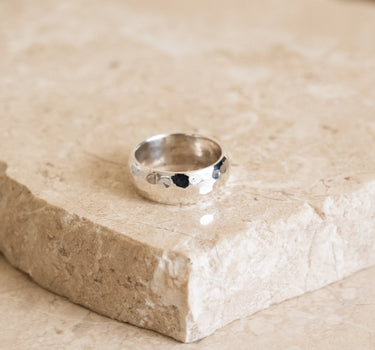 TILTIL Ring Silver Big Hammered - Things I Like Things I Love