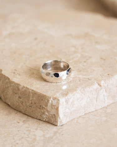 TILTIL Ring Silver Big Hammered - Things I Like Things I Love