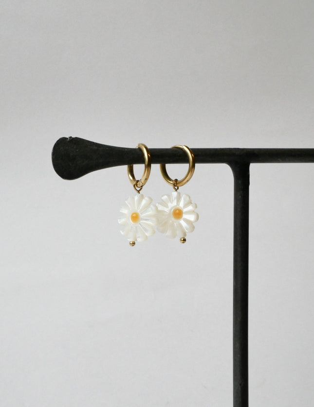 TILTIL Single Hoop Goldplated Daisy - Things I Like Things I Love