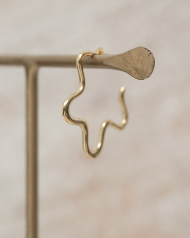 TILTIL Single Hoop Goldplated Organic Flower - Things I Like Things I Love