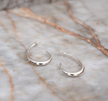 TILTIL Single Hoop Oval Curl - Things I Like Things I Love