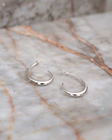 TILTIL Single Hoop Oval Curl - Things I Like Things I Love