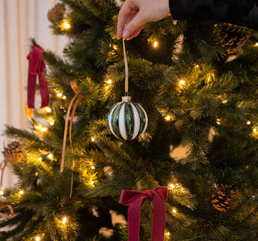 XMAS Ball Candy White/Green - Things I Like Things I Love